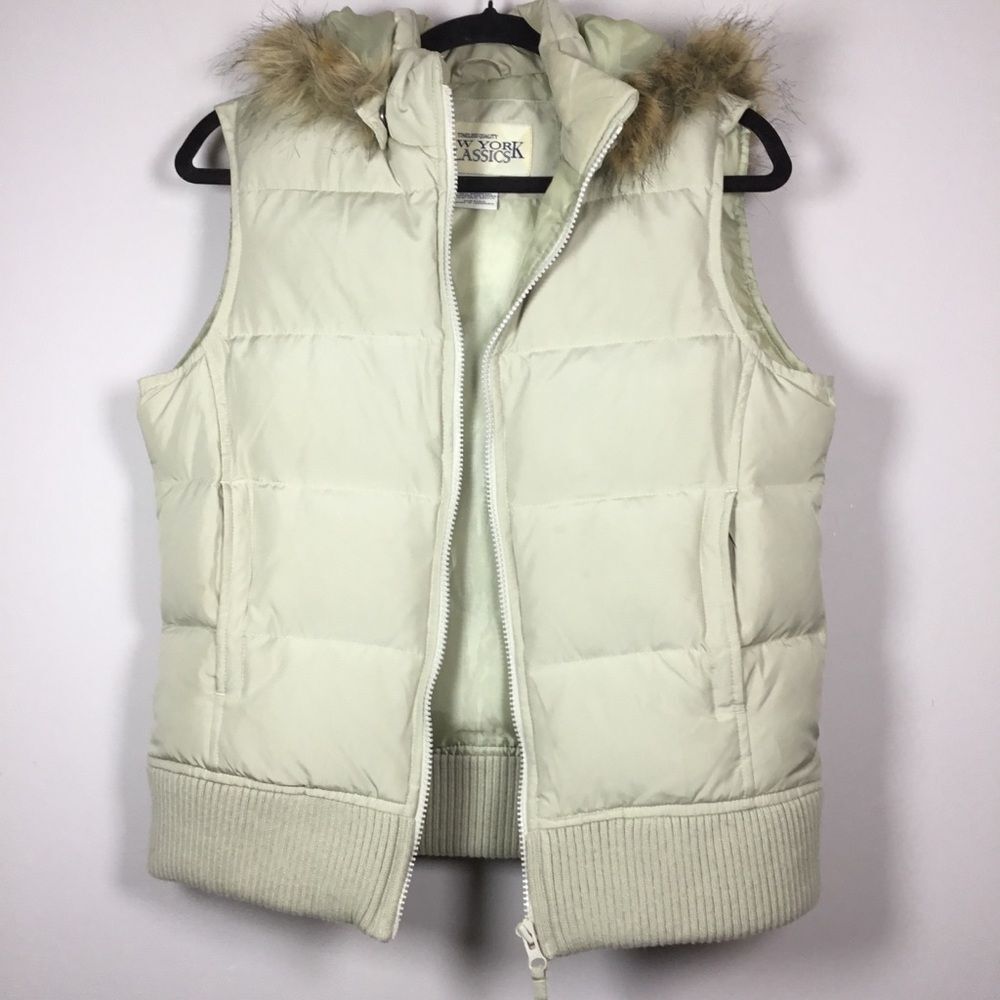 Faux fur detachable hood warm cozy vest jacket down & feather filler size Medium